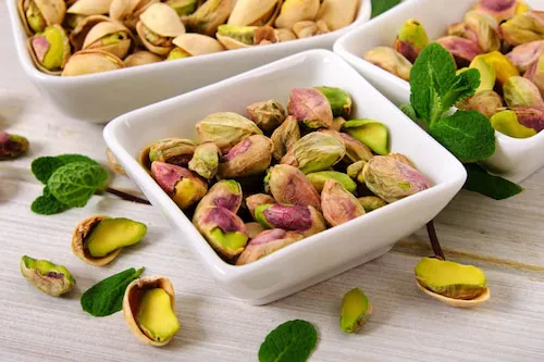 قیمت خرید مغز پسته اکبری + خواص، معایب و مزایا